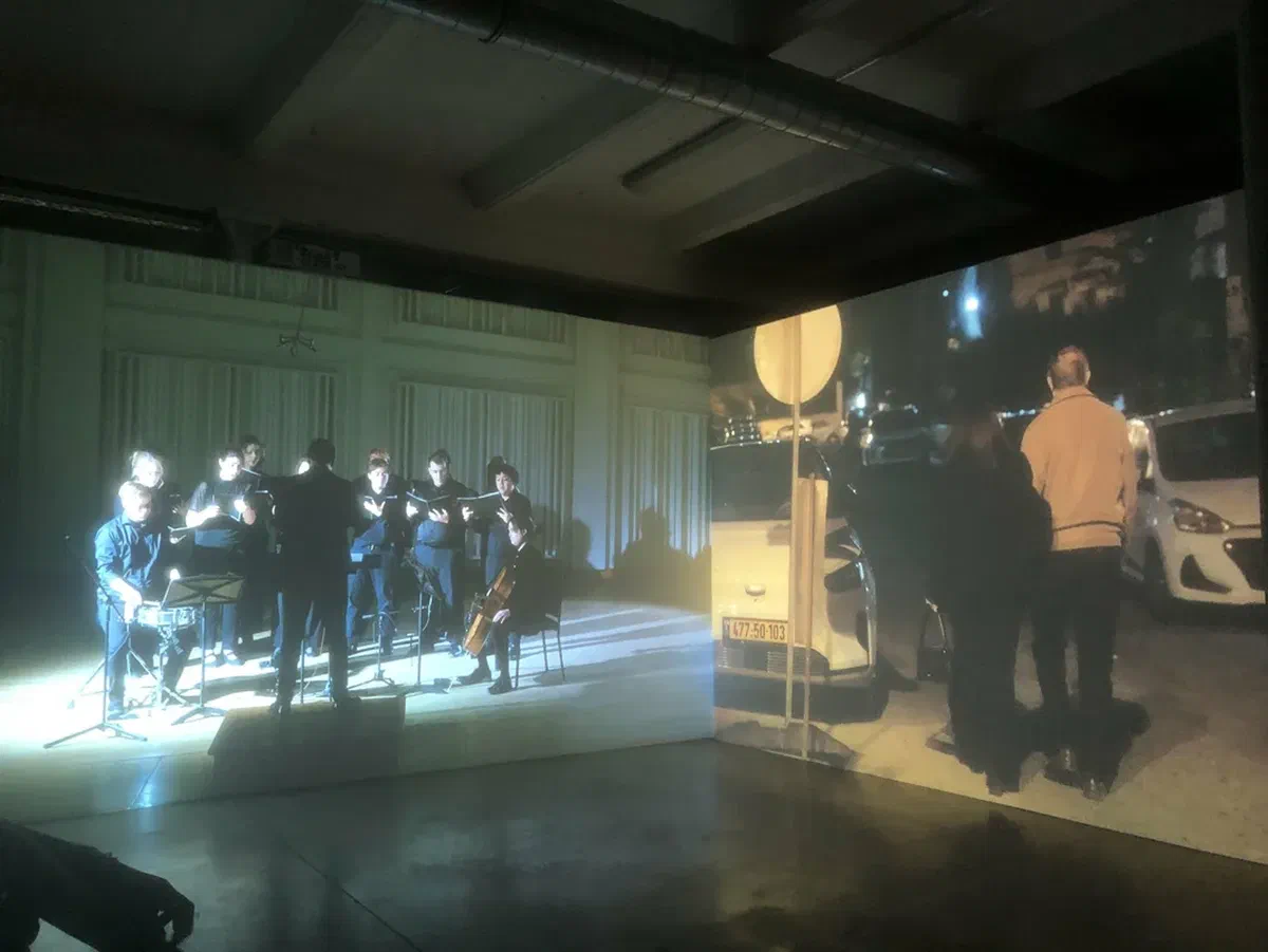 « Jouer la montre » : la spirale infernale de Mona Benyamin présentée à la Friche