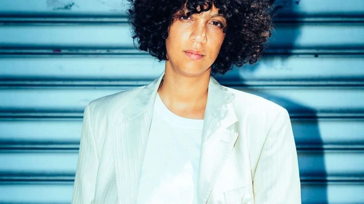 LEONIE PERNET + guest